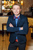 ведущий ( showman)